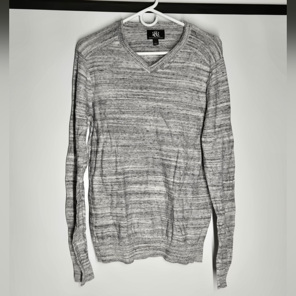 Rock & Republic Gray V-Neck Sweater